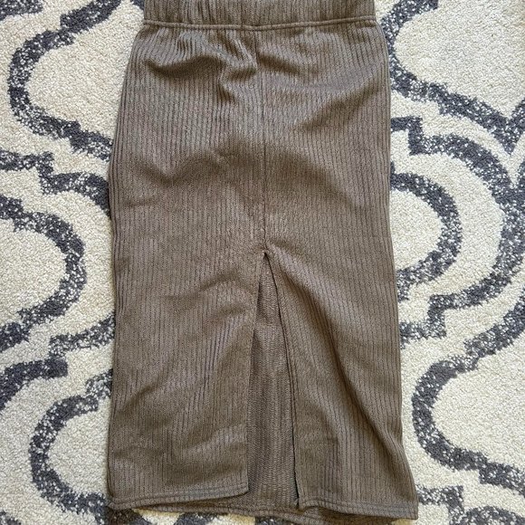 FREE w/ PURCHASE NWT Pretty Little Thing Midi Skirt with Twist Knot Details - Picture 2 of 4